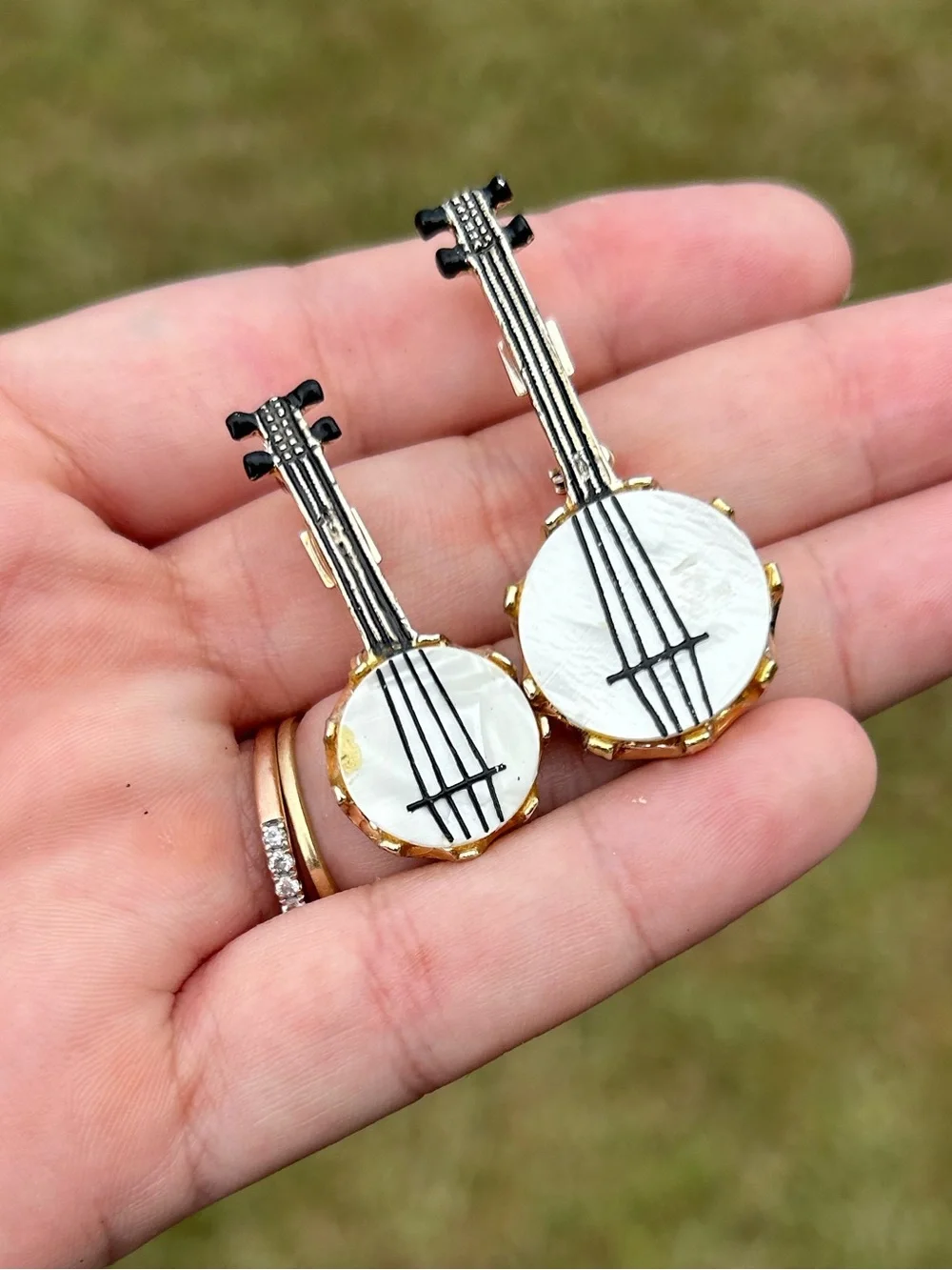2 Vintage Gold Tone Mother of Pearl Abalone Banjo Guitar Lapel Brooch Pins